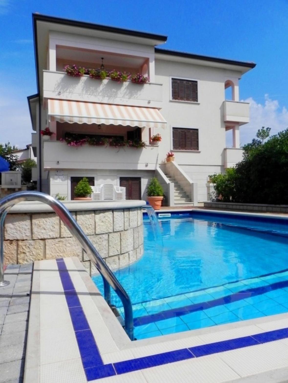 Apartments Villa Mirjam Porec Bagian luar foto